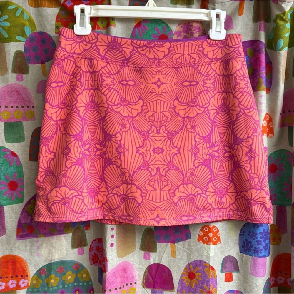 Tranquility Stretchy Skort. Small
